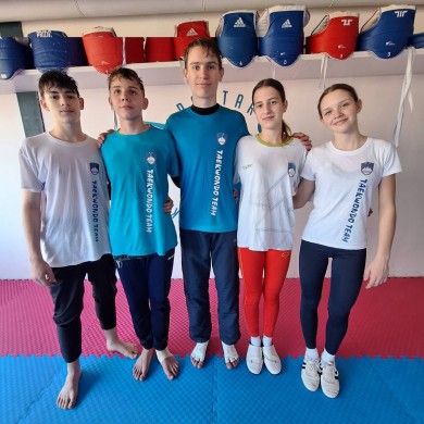Peterica mladincev, ki so obiskali trening